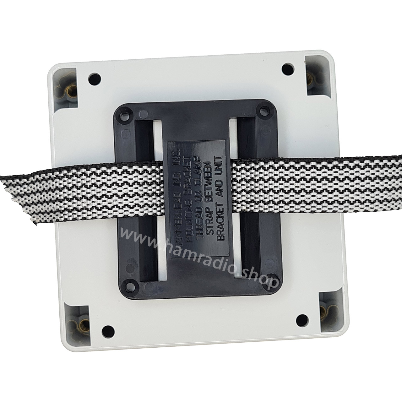 endfed_halterung_am_gehaeuse Halterung für End Fed Antennen am Gehäuse (Gehäuse nicht enthalten)