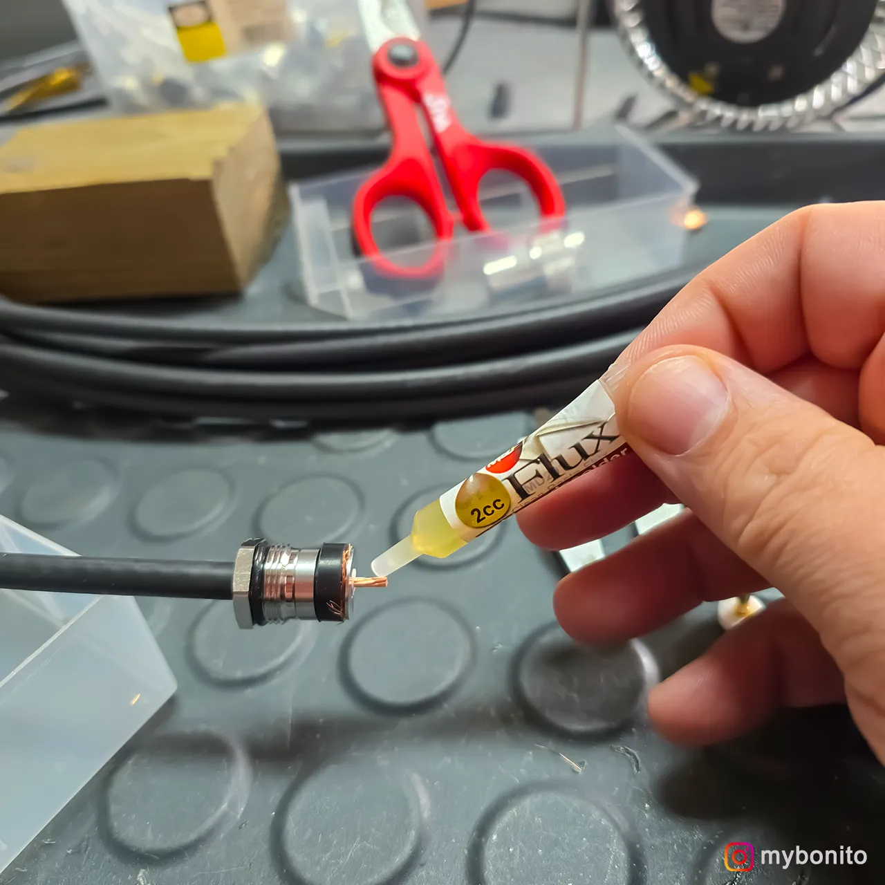 Messi & Paoloni No-Clean Flussmittel für saubere Lötstellen an Koaxkabeln und Steckern