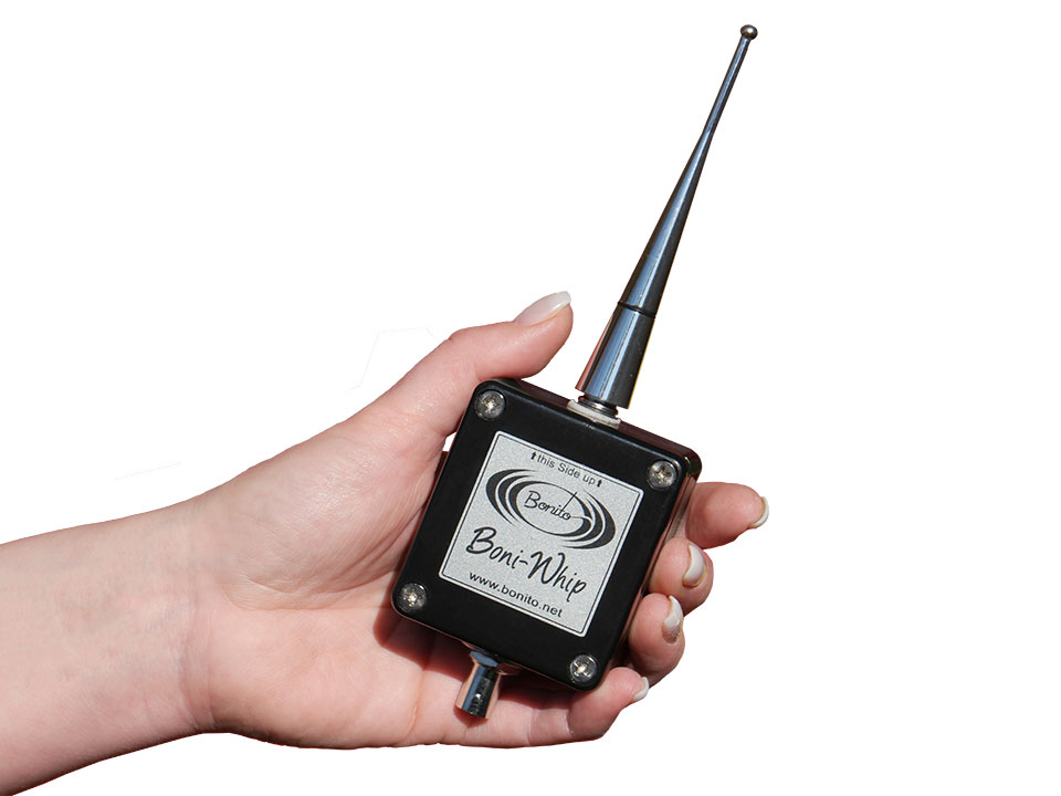 Boniwhip_hand Boni-Whip SDR-Antenne Aktivantenne