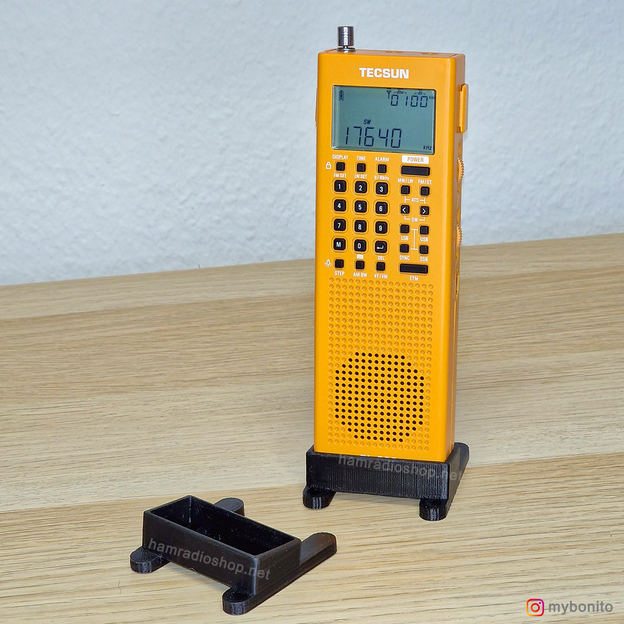 pl368_mit_staender Ständer für den Tecsun PL-368