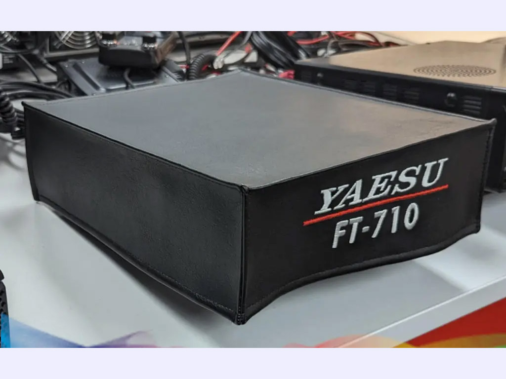 yaesu_ft-710_side DX Covers - Staubschutzhaube für Ihren Yaesu FT-710